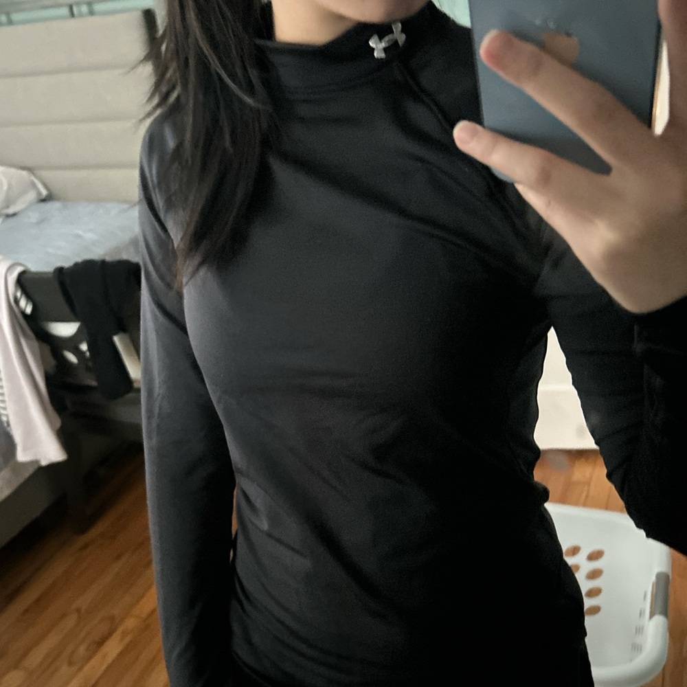 Women Underarmour thermal compression mock neck